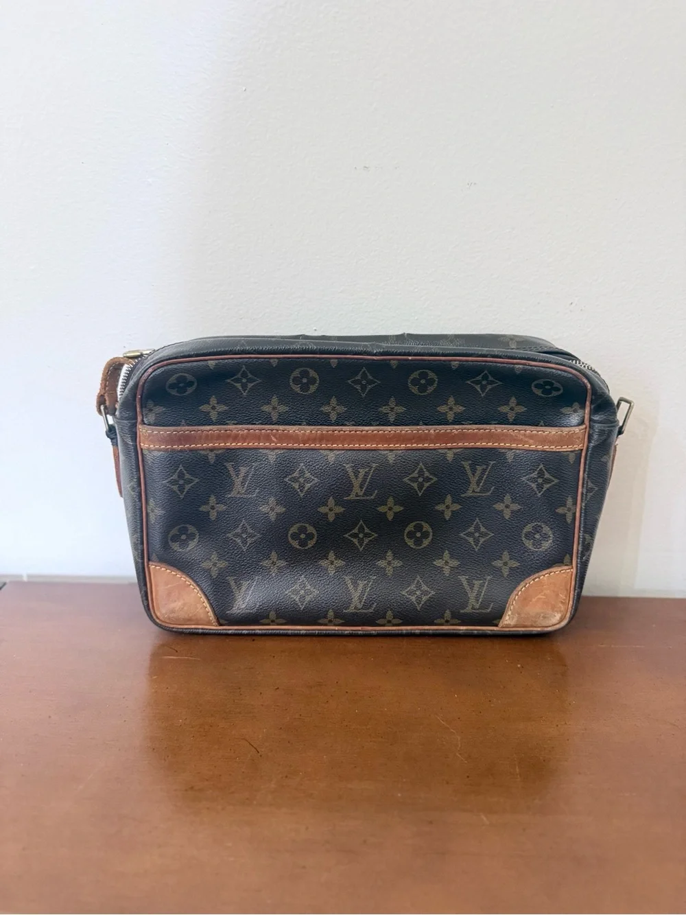 Vintage Authentic Louis Vuitton Monogram Trocadero 23 Canvas Leather Shoulder